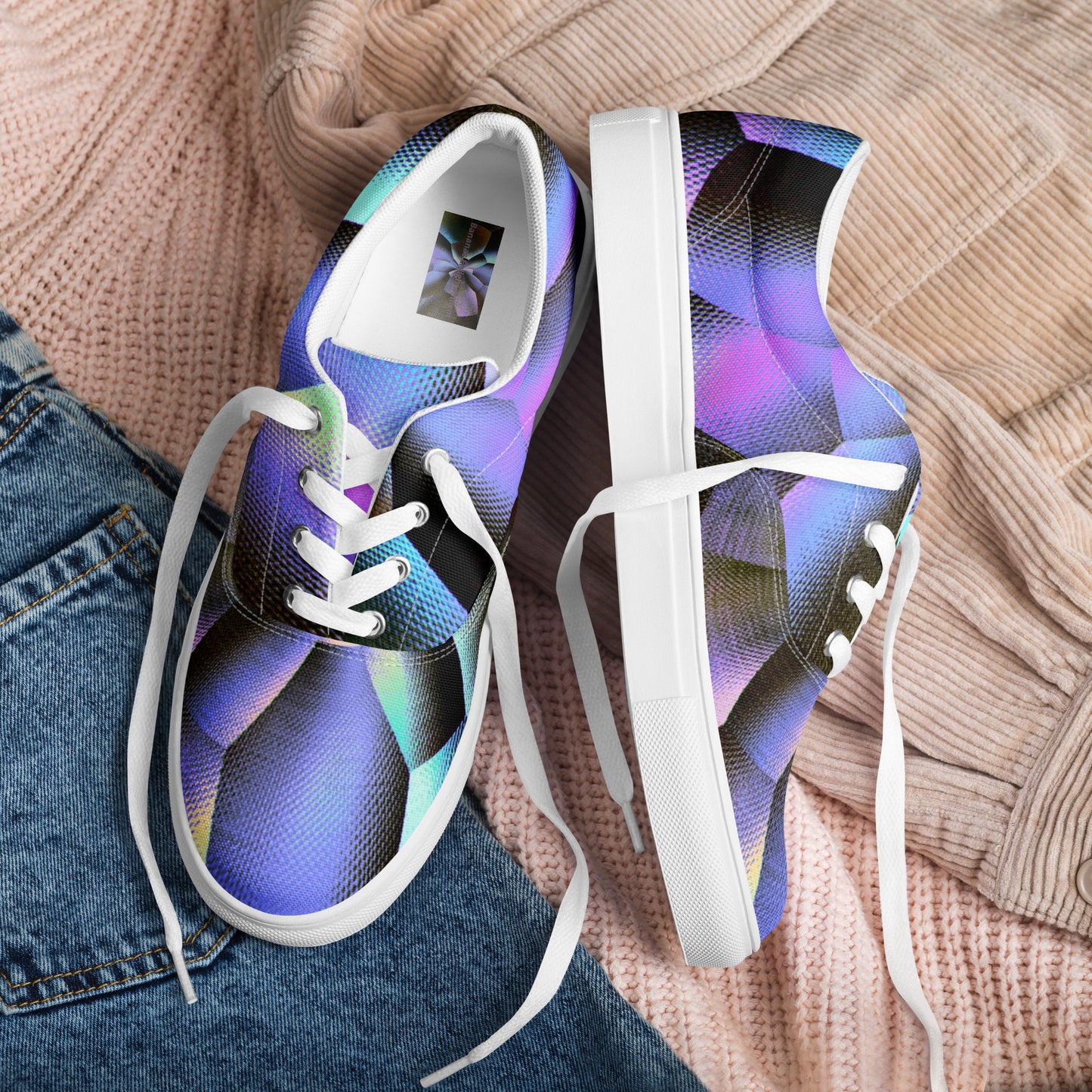 Women’s lace-up canvas shoes